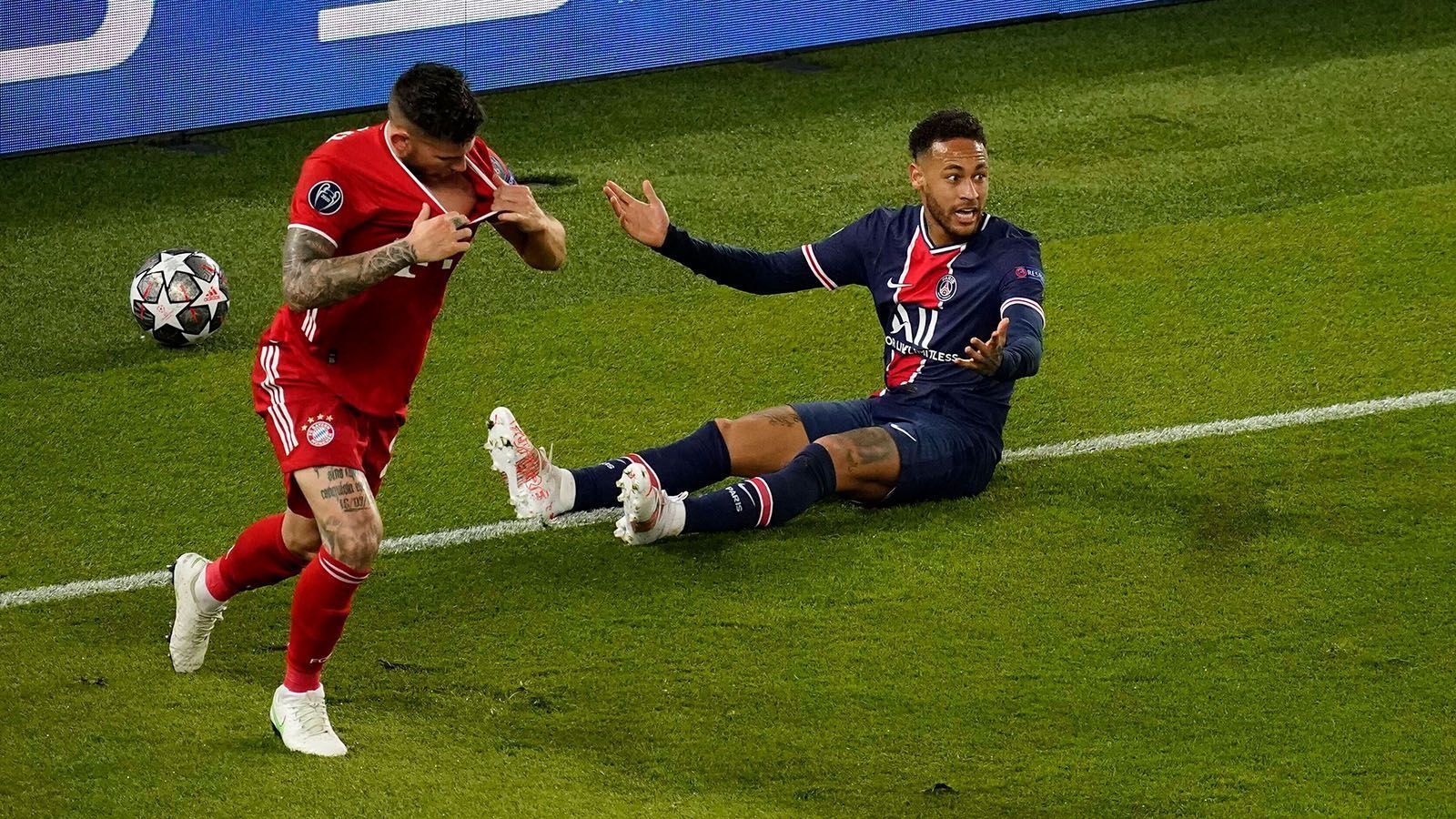 
                <strong>5. Lucas Hernandez gehört in die Innenverteidigung</strong><br>
                Satte 80 Millionen Euro gab der FC Bayern 2019 für Hernandez aus und so richtig angekommen schien der Franzose in München nicht - trotz zwischenzeitlicher Höhepunkte. In dieser Spielzeit hatten zunächst Niklas Süle und Jerome Boateng in der Innenverteidigung die Nase vorne. Aber als Linksverteidiger spielte der Weltmeister einen soliden Part. Gegen Paris bekam er nun auf großer Bühne die Chance im Abwehrzentrum.
              