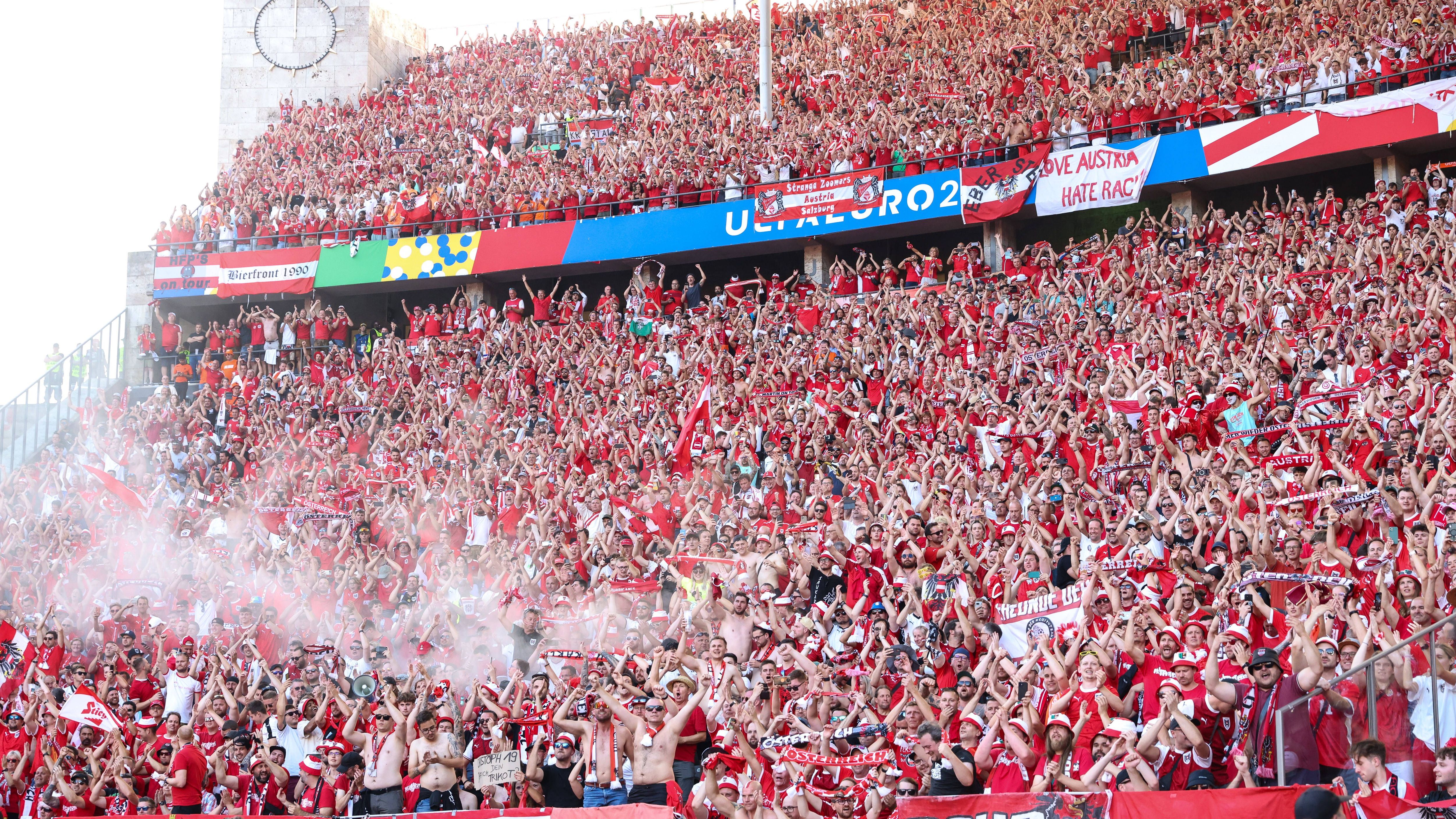 <strong>Ösis in Feierlaune<br></strong>Die Österreich-Fans machen den Holländern pünktlich um 18 Uhr im Stadion definitiv Konkurrenz, was die Stimmung angeht!&nbsp;