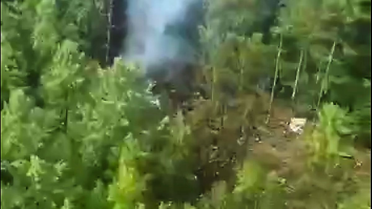 Im Osten Russland ist ein Passagierjet mit rund 50 Menschen an Bord abgestürzt. 