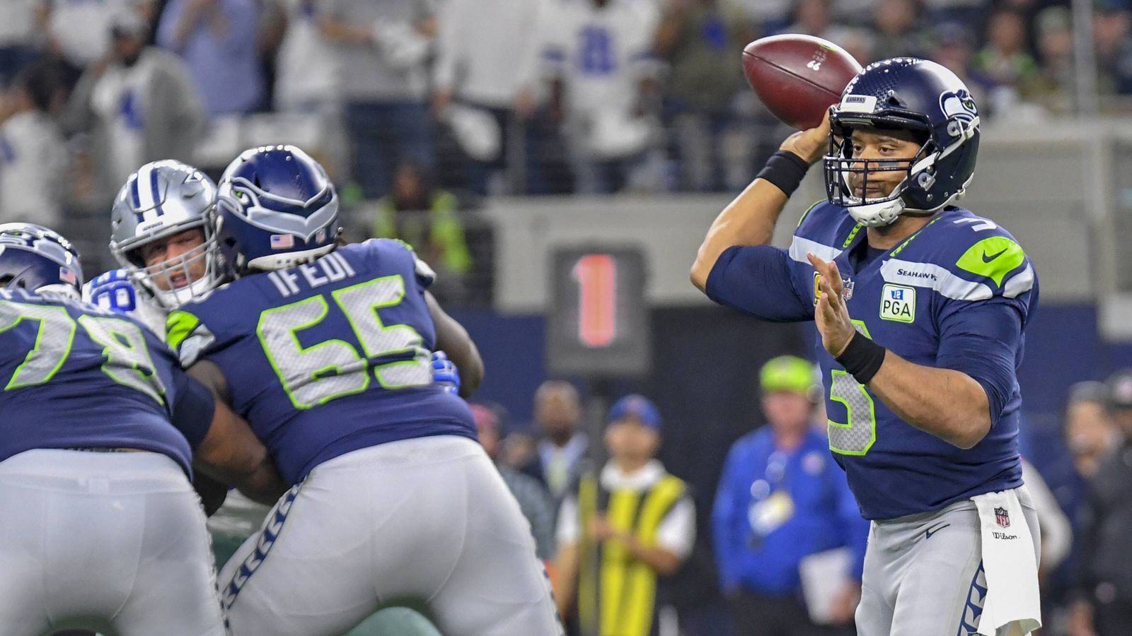 
                <strong>Die beliebtesten Teams: Seattle Seahawks (Platz 2, 8 Stimmen)</strong><br>
                Die Seahawks profitieren zum einen von der offenbar bei den Spielern beliebten Stadt, aber auch davon, dass es rund um die Franchise ein "spielerfreundliches" Arbeitsklima herrsche, dazu gute Arbeitsbedingungen. 
              