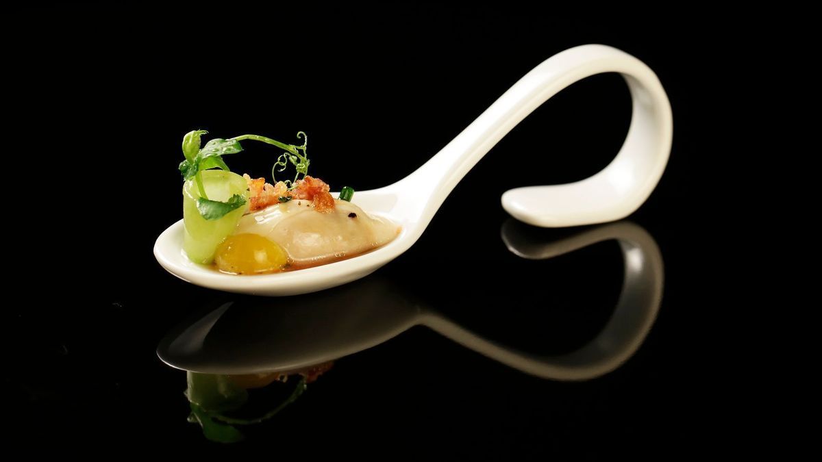 The-Taste-Stf01-Epi06-Pochierte-Austern-Felicitas-Then-02-SAT1
