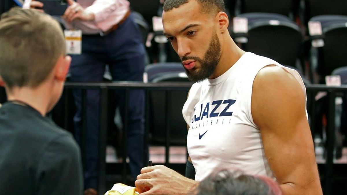 Bei dem betroffenen Spieler soll es sich um Rudy Gobert handeln