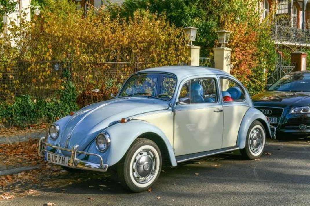 Tierischer Erfolg auf 4 Rädern: Mit über 21,5 Millionen Fahrzeugen war der "Käfer" das meistverkaufte Auto der Welt, bevor er 2002 vom VW Golf überholt wurde.