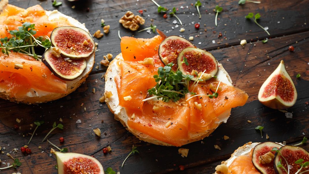 Lust auf ein Luxus-Frühstück? Probier mal Lachs-Bagel zum Brunch!