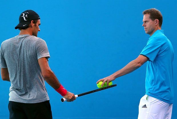 
                <strong>Stefan Edberg formt den "FedExpress" </strong><br>
                Dabei wird Edberg dem Schweizer nicht nur die Bälle reichen, sondern versuchen, die letzten Prozent aus dem Schweizer zu kitzeln.
              