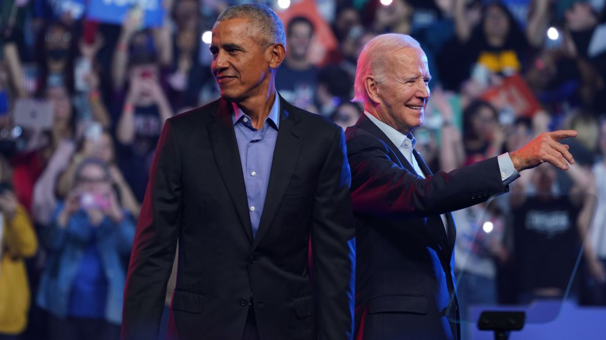 Barack Obama (l.) unterstützt Joe Biden im Wahlkampf.