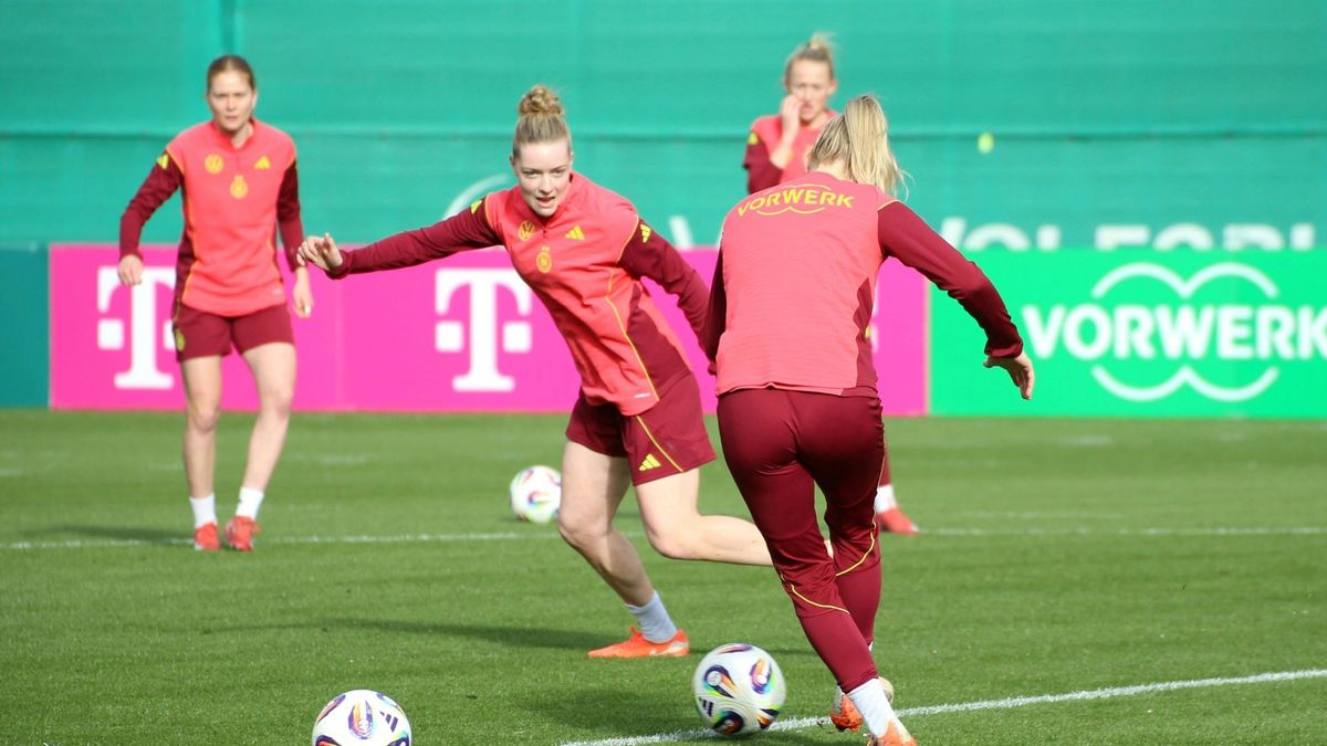 Şehitler (l.) rückt für Linder (am Ball) nach