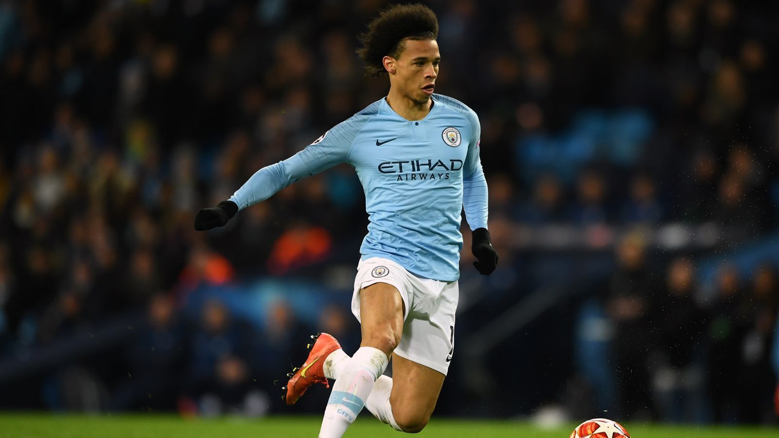 
                <strong>Platz 4 - Leroy Sane</strong><br>
                &#x2022; Abgebender Verein: FC Schalke 04<br>&#x2022; Aufnehmender Verein: Manchester City<br>&#x2022; Transfererlös: 52 Millionen Euro<br>
              