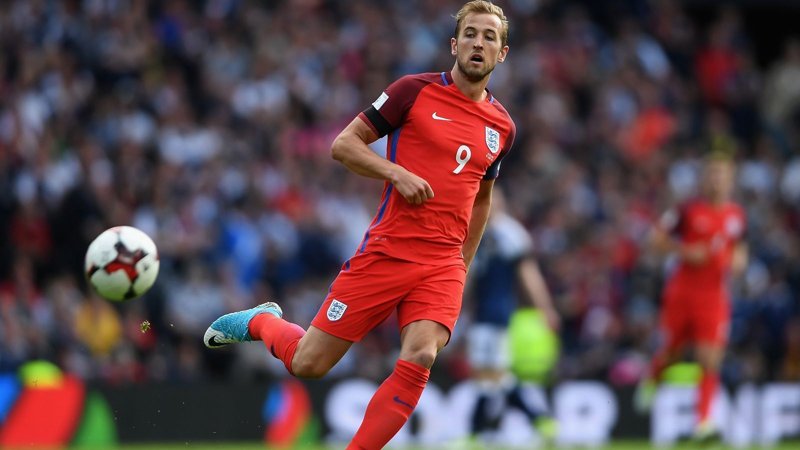 
                <strong>Platz 3: Harry Kane (England)</strong><br>
                Platz 3: Harry Kane (England) - Marktwert: 150 Millionen Euro
              