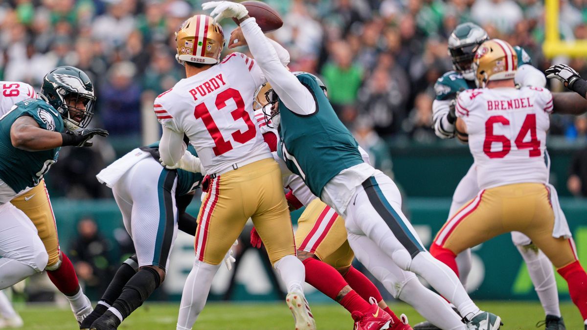 PHILADELPHIA, PA - JANUARY 29: Philadelphia Eagles linebacker Haason Reddick (7) sacks San Francisco 49ers quarterback Brock Purdy (13) during the Championship game between the San Fransisco 49ers ...