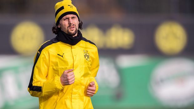 
                <strong>Neven Subotic</strong><br>
                Neven Subotic: Nach neun Jahren könnte auch die Zeit des zweimaligen Meister mit dem BVB zu Ende gehen. Aktuell ist Subotic, der 2008 von Mainz nach Dortmund kam, an den 1. FC Köln ausgeliehen - wohl ohne Kaufoption. Somit dürfte der 28-Jährige im Sommer wieder beim BVB auf der Matte stehen. Aber, weil er schon zuletzt unter Coach Thomas Tuchel zunächst verletzt und dann nicht berücksichtigt wurde, scheint eine sportliche Zukunft des Innenverteidigers bei der Borussia eher fraglich. Der Vertrag läuft ohnehin 2018 aus, will der BVB noch etwas Kohle machen, dürfte ein Verkauf im Sommer wahrscheinlich sein.
              