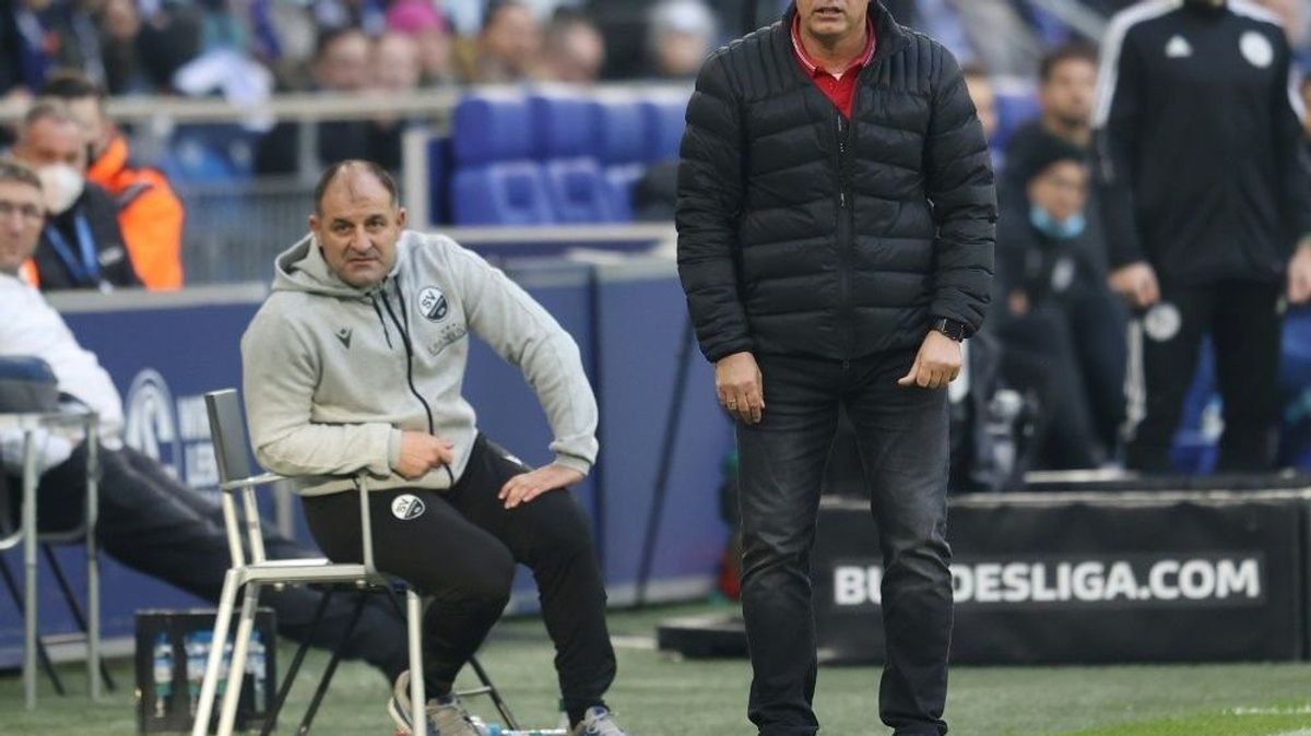 Alois Schwartz (r.) bleibt Sandhausen bis 2024 erhalten
