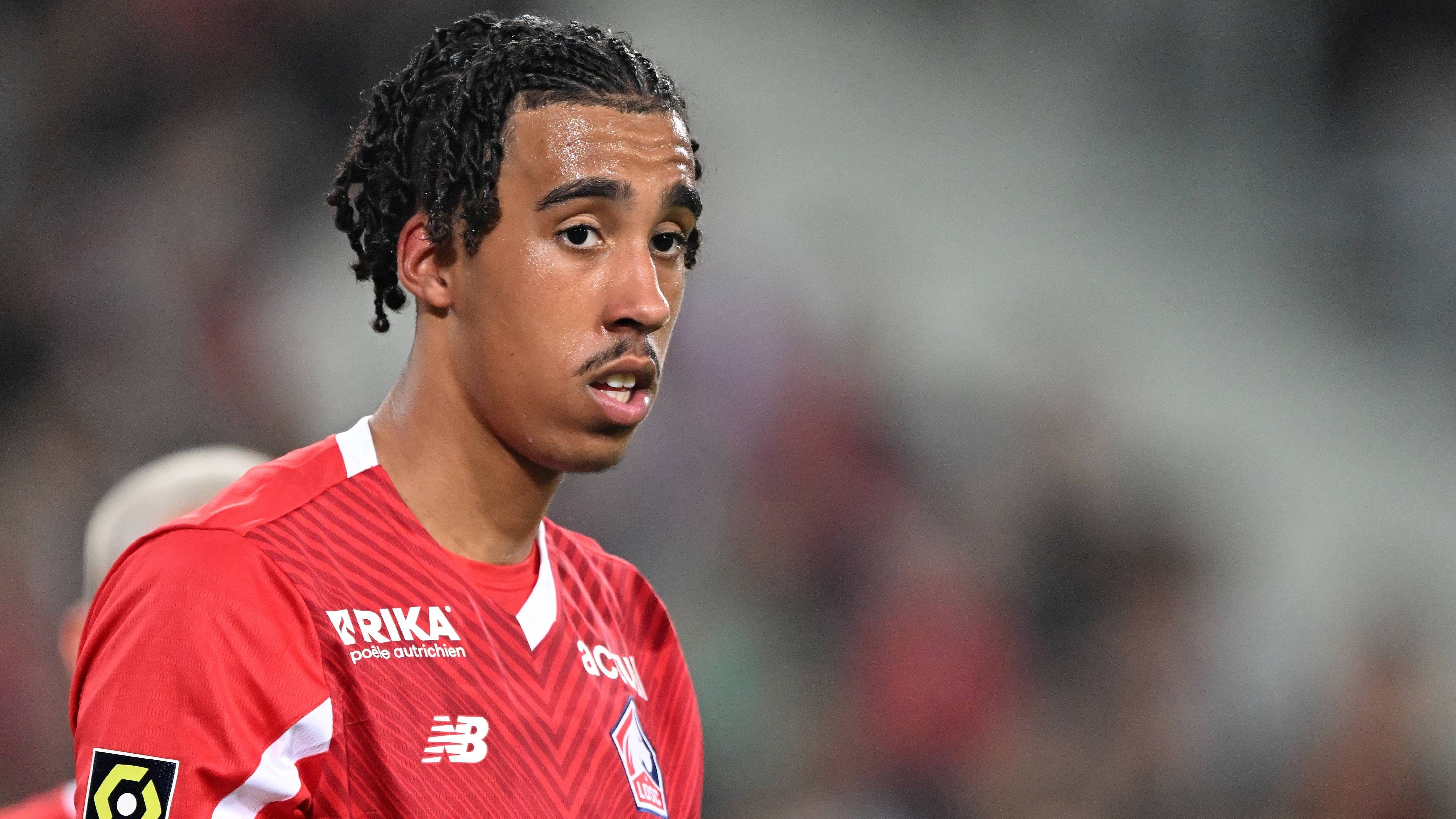 <strong>Platz 5: Leny Yoro&nbsp;(Manchester United)</strong><br>Ablösesumme: 62 Millionen Euro<br>Alter zum Zeitpunkt des Transfers: 18 Jahre (Juli 2024)<br>Abgebender Verein: OSC Lille