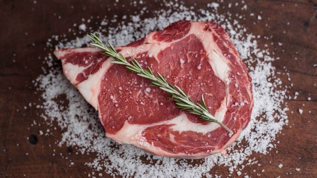 Wasserverbrauch: So viel Wasser steckt wirklich in Fleisch