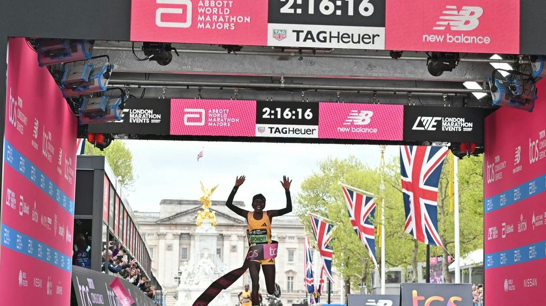 Sieg beim London-Marathon: Pere Jepchirchir stellte einen neuen Weltrekord auf