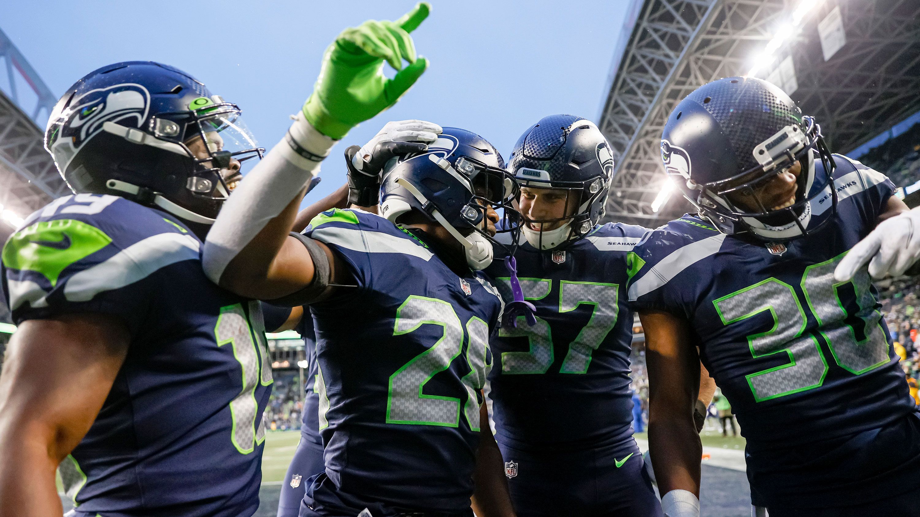 
                <strong>Draft-Pick 9: Seattle Seahawks (via Denver Broncos)</strong><br>
                &#x2022; Saison-Bilanz: 7-10<br>&#x2022; Strength of Schedule: 0,484<br>
              