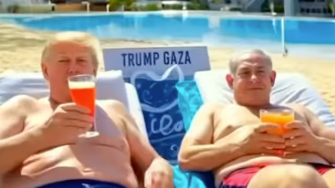 KI-generierte Figuren von Donald Trump und Benjamin Netanjahu liegen in "Trump Gaza" am Pool.