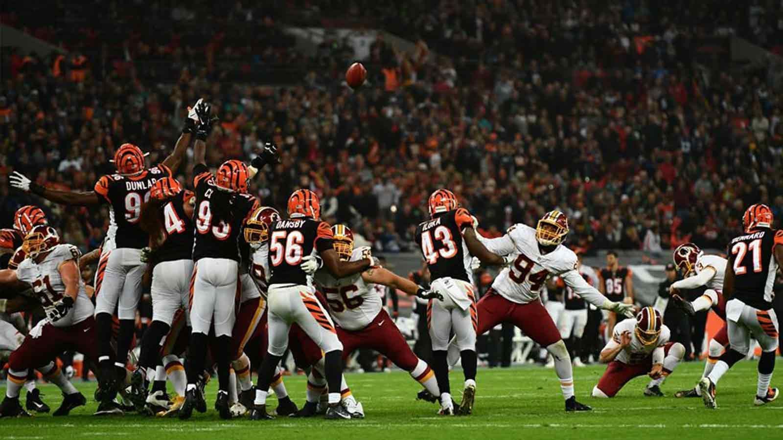 <strong>2016 in London: Cincinnati Bengals vs. Washington Redskins</strong><br>
                Die NFL war Ende Oktober zum dritten und letzten Mal in der Saison 2016 zu Gast in London. Die Cincinnati Bengals trafen im Wembley Stadium auf die Washington Redskins. In einer spannenden Partie stand einmal mehr das Versagen der Kicker im Fokus. Am Ende trennten sich die beiden Teams mit einem 27:27-Unentschieden nach Overtime.
