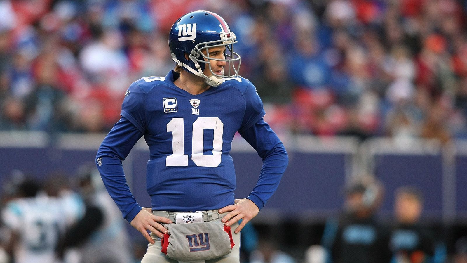 
                <strong>Saison 2009</strong><br>
                2009 unterzeichnete Manning bei den Giants einen neuen mit 100 Millionen Dollar dotierten Sechsjahresvertrag. Und das machte sich schon im ersten Vertragsjahr auf seinem Bankkonto bemerkbar. Neben einem Grundgehalt von 7,5 Millionen Dollar kamen noch ein Signing Bonus in Höhe von 13 Millionen Dollar und ein Roster Bonus von einer Million Dollar dazu. Macht summa sumarum 21.500.000 Dollar.
              