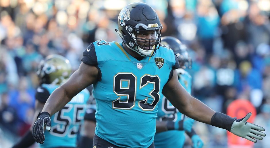 
                <strong>Defensive Player of the Year: Calais Campbell</strong><br>
                14,5 Mal brachte Calais Campbell in der Regular Season 2017 den gegnerischen Quarterback zu Boden. Damit führte der 31 Jahre alte Defensive End diese Statistik in Sacksonville an. Auch ansonsten hatte Campbell einen großen Anteil daran, dass die Jacksonville Jaguars zum ersten Mal nach zehn Jahren wieder die Playoffs erreichten. Den Titel des Defensive Player of the Year hat er sich wahrlich verdient. Campbell erhielt in der ran-Redaktion 12 von 23 Stimmen.Platz 2: Everson Griffen und Aaron Donald (beide 3 Stimmen)
              
