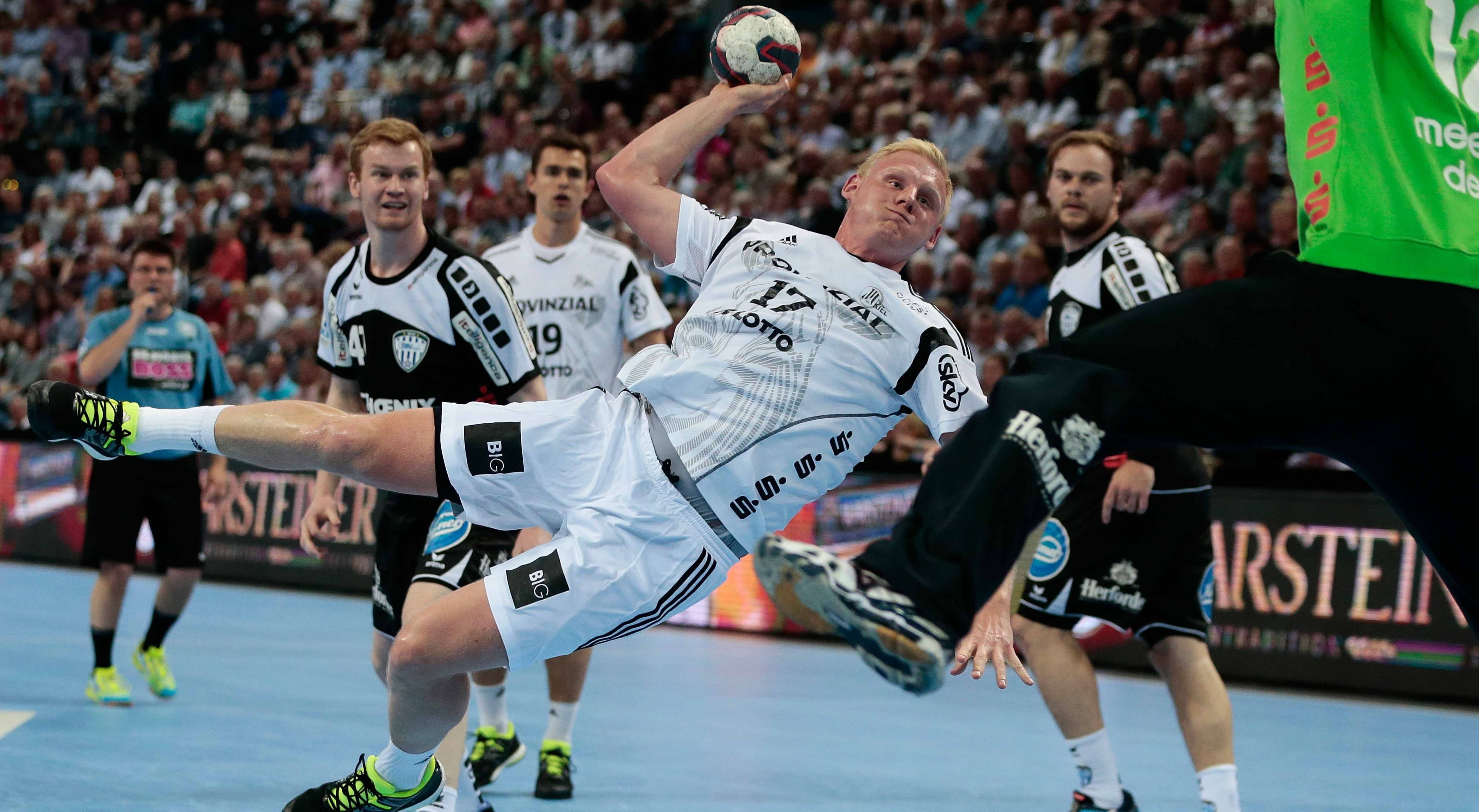 
                <strong>Wiencek</strong><br>
                Patrick Wiencek: Im Oktober 2015 riss sich der Kreisläufer des THW Kiel im Ligaspiel gegen Flensburg das Kreuzband. Bis zum Olympia-Start (5. August) sollte der 26-Jährige aber wieder fit sein. Neben seinen Stärken im Angriff ist "Bamm-Bamm" ein zentraler Baustein im Mittelblock der Deutschen.
              