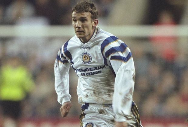 
                <strong>Andrej Shevchenko (Werder Bremen)</strong><br>
                Apropos Werder: Die Norddeutschen lassen sich 1997 einen weiteren Superstar durch die Lappen gehen. Dynamo Kiew bietet neben Juri Maximow, den Bremen holt, auch noch Andrej Shevchenko an. Werder will nicht - und beißt sich dann in den Allerwertesten.
              