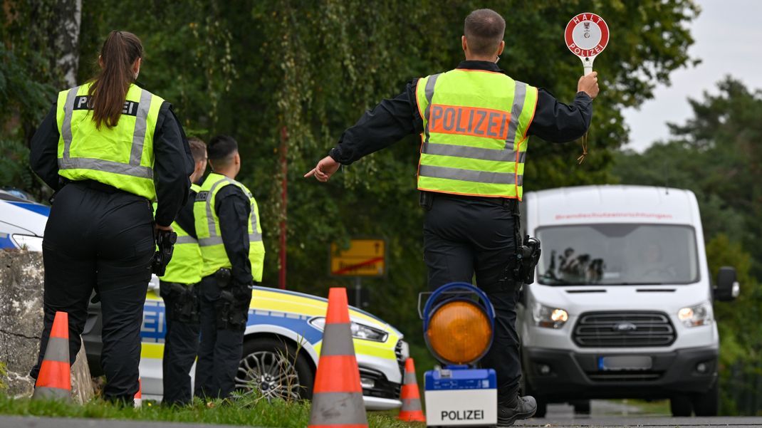 Wird es bald wieder stationäre Grenzkontrollen an den Grenzen zu Tschechien und Polen geben? Die Regierung ist sich uneins.