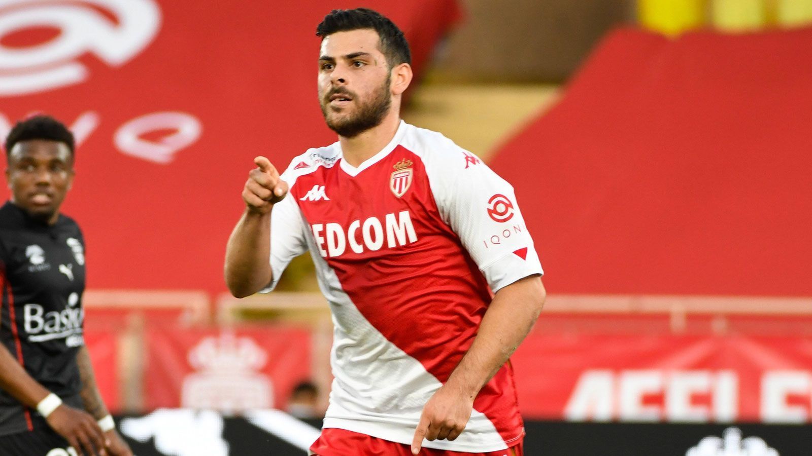 
                <strong>Kevin Volland (AS Monaco)</strong><br>
                Vollands Wechsel zur AS Monaco im Sommer 2020 kam überraschend, zahlte sich aber aus. Nach 25 Partien in der Ligue 1 steht der Stürmer bei 13 Treffern und acht Vorlagen, nur Kylian Mbappe und Memphis Depay lieferten mehr Torbeteiligungen. In dieser Form wäre Volland eine absolute Bereicherung für das DFB-Team.
              