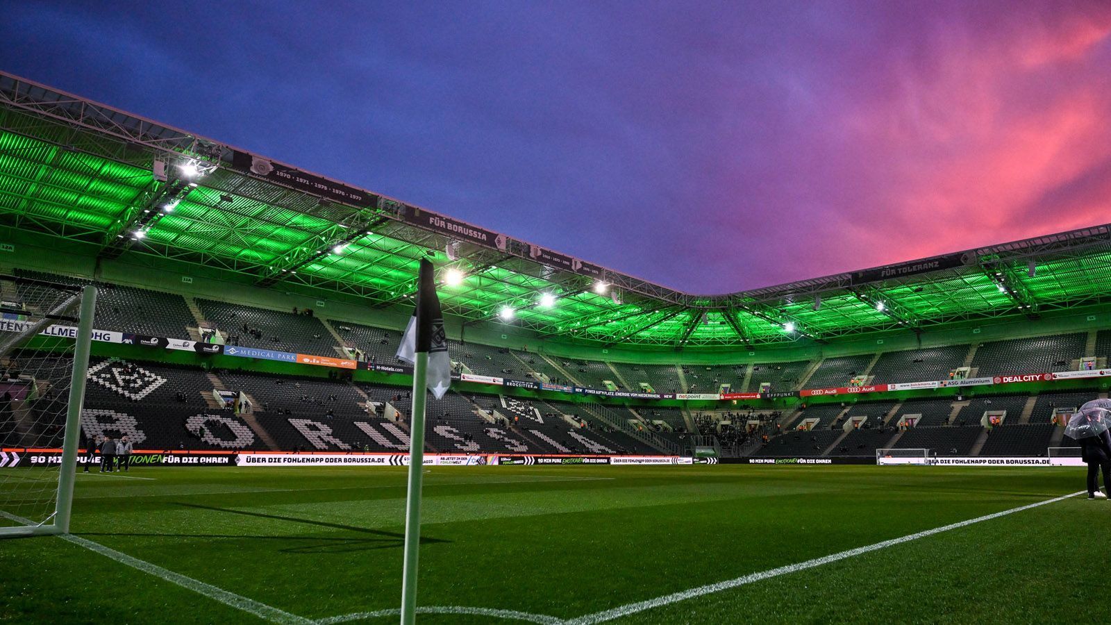 
                <strong>Borussia Park (Borussia Mönchengladbach)</strong><br>
                der beste Name laut ChatGPT: "Fohlen-Arena"
              