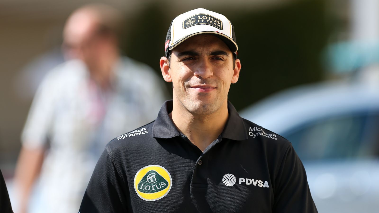 
                <strong>Pastor Maldonado</strong><br>
                Dank der Ölmillionen des früheren venezolanischen Staatspräsidenten Hugo Chavez schaffte es Maldonaldo in die Formel 1. Dort wunderte er sich mangels Kenntnissen beim ersten Grand Prix, warum er sein DRS nicht immer einsetzen kann. Obwohl er sogar einmal ein Rennen gewann, wurde er meist von den Kollegen und Fans verspottet. Eine von Anhängern erstellte Internetseite hat 56 Ausritte und Unfälle von Maldonado in insgesamt 95 Rennen dokumentiert. Der Pilot hatte für diese rekordverdächtige Anzahl nur eine Antwort parat: "Ich habe eben Eier".
              