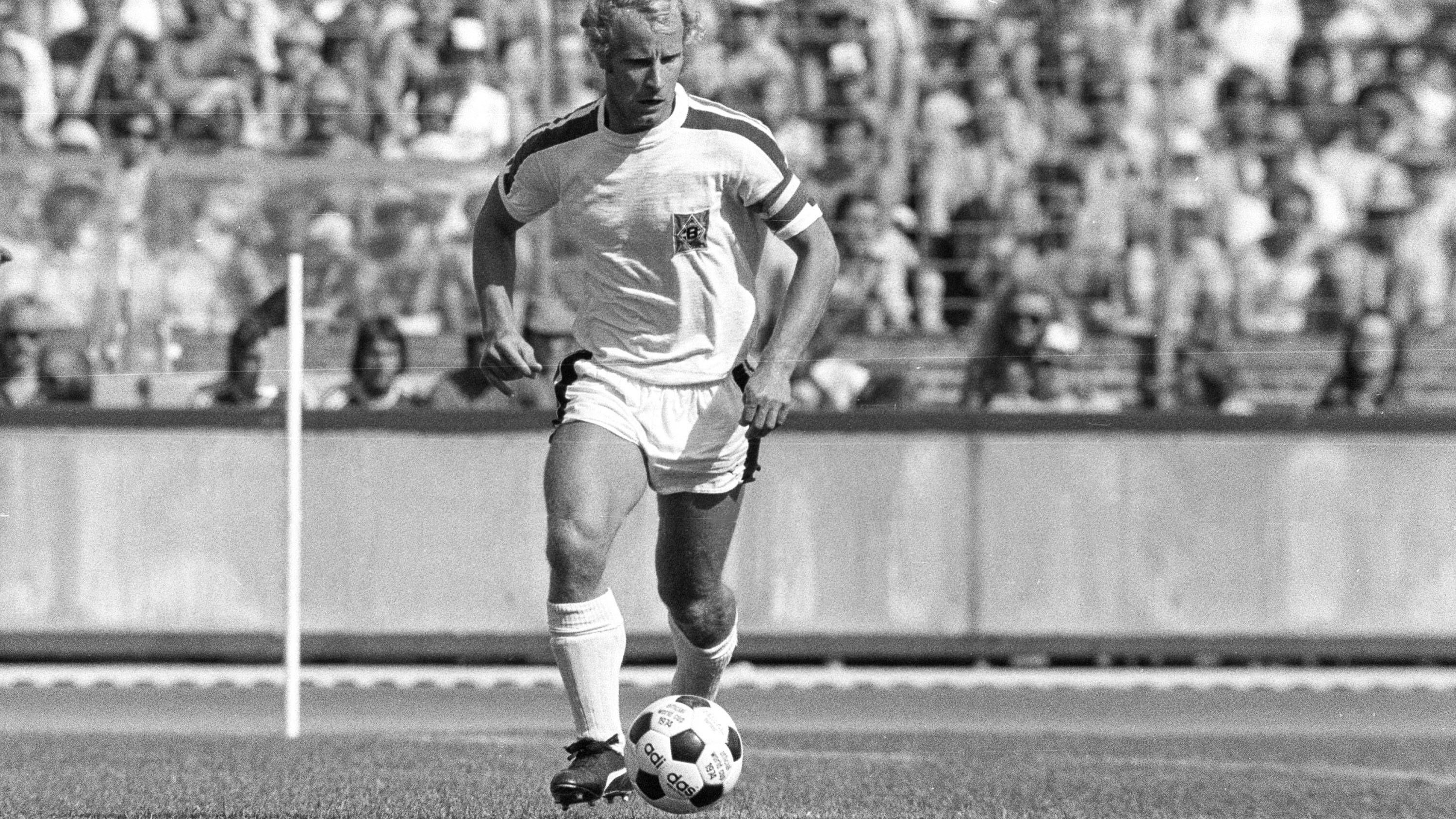 <strong>Borussia Mönchengladbach: Berti Vogts</strong> <br>"Er war ein herausragender deutscher Verteidiger und verbrachte seine gesamte Profikarriere bei Borussia Mönchengladbach. Vogts gewann mit Gladbach fünfmal die deutsche Meisterschaft und den UEFA-Cup." Es folgen auf den Plätzen zwei bis vier Jupp Heynckes, Günter Netzer und Marco Reus.