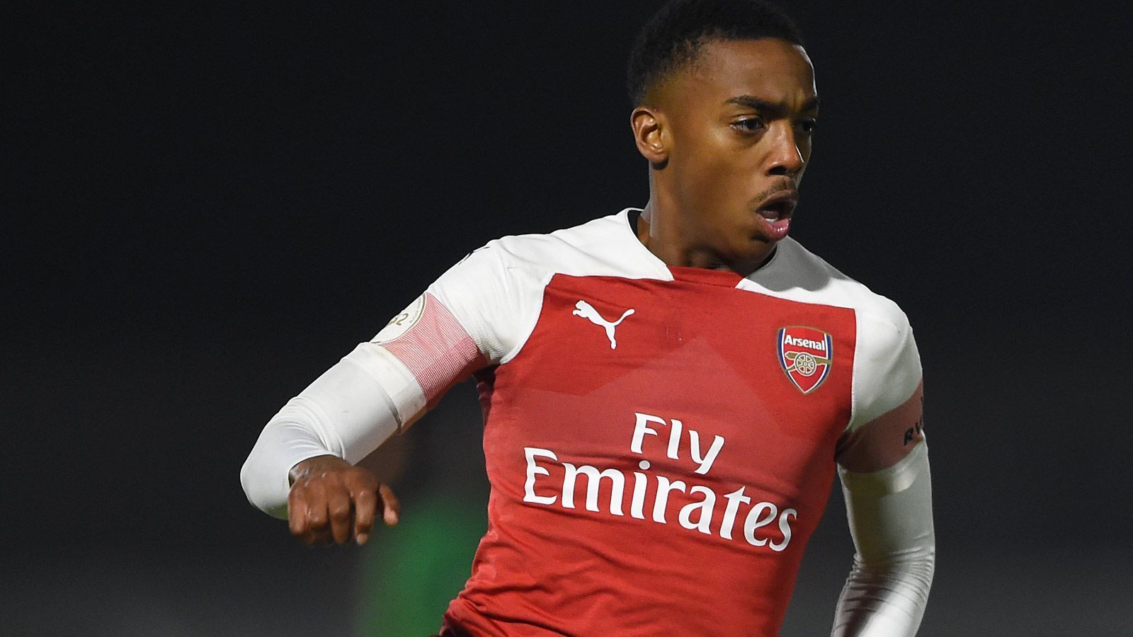 
                <strong>Joe Willock</strong><br>
                Kommt in der 77. Minute für Özil. Viel kann der 19-Jährige zu diesem Zeitpunkt nicht mehr tun, das Spiel ist bereits entschieden. Hat in der 84. Minute aber immerhin eine der wenigen Großchancen, setzt den Schlenzer aber daneben. ran-Note: 3
              