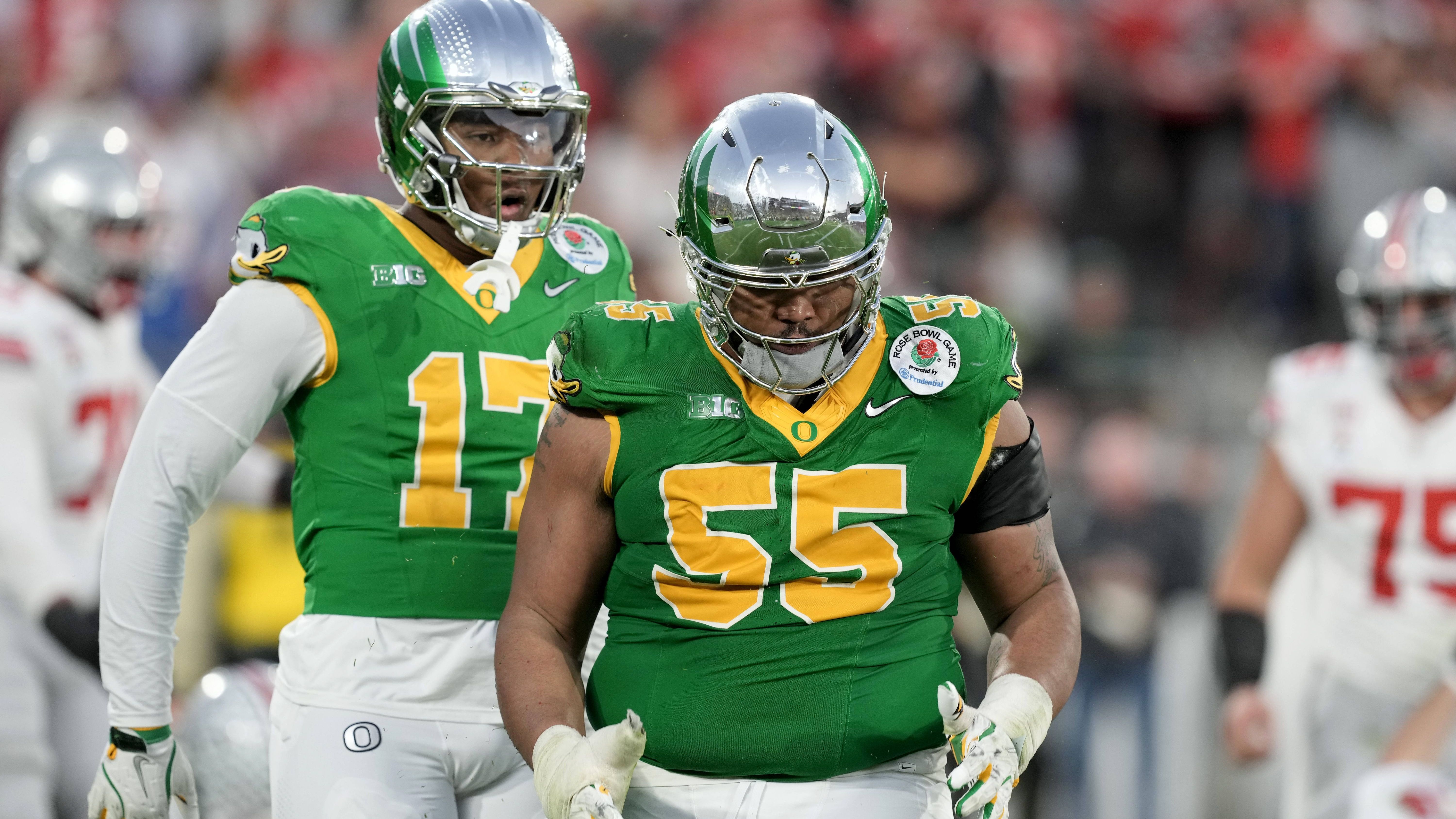 <strong>27. Pick: Baltimore Ravens - DL Derrick Harmon (Oregon Ducks)</strong><br>Das Herzstück der Defensive Line der Ravens wird mit Derrick Harmon verstärkt. Der Defensive Tackle kann sowohl gegen den Lauf als auch als Pass Rusher positive Akzente setzen.