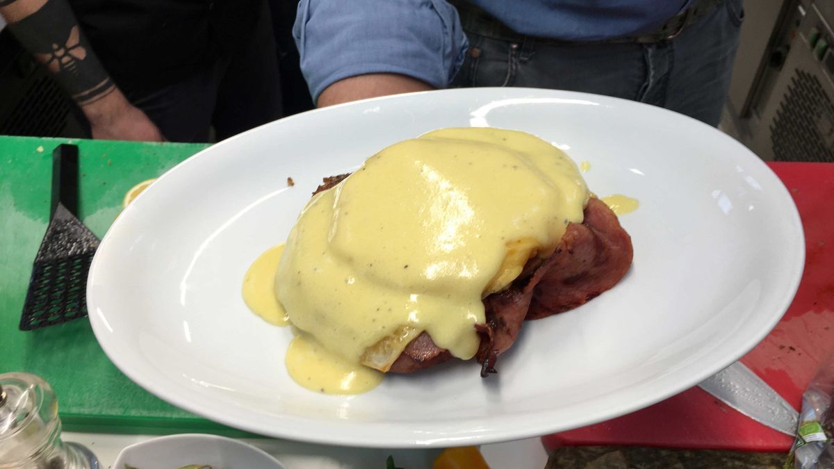 Toast Hawaii mit schneller Sauce Hollandaise