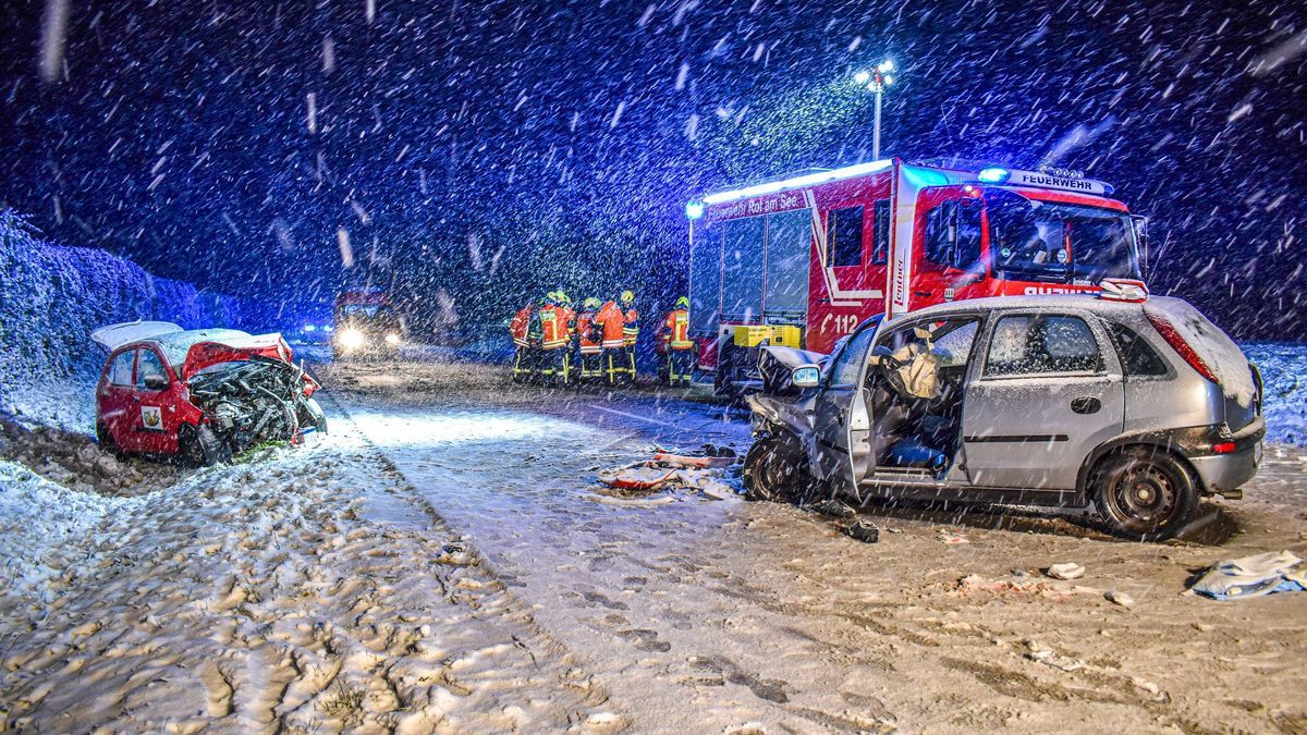 Bei einem Frontalzusammenstoß auf schneeglatter Straße ist ein 71 Jahre alter Mann im Landkreis Schwäbisch Hall ums Leben gekommen. 