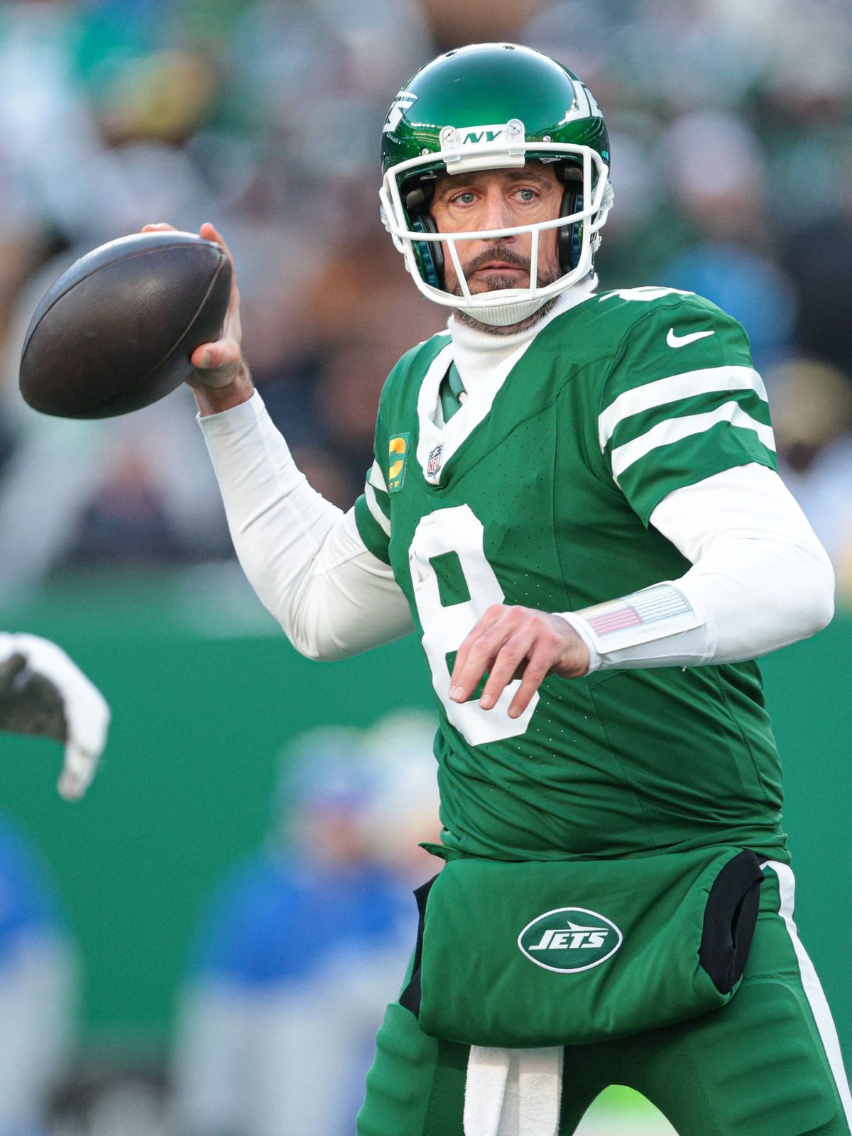 NFL, American Football Herren, USA Los Angeles Rams at New York Jets Dec 22, 2024; East Rutherford, New Jersey, USA; New York Jets quarterback Aaron Rodgers (8) throws the ball during the second ha...