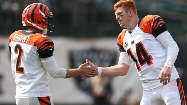 
                <strong>Cincinnati Bengals</strong><br>
                Platz 3: Cincinnati Bengals. Andy Dalton (re.) sorgt bislang für eine herausragende Bengals-Saison. A.J. Green zeigt, dass er jeden Cent seines 60-Millionen-Dollar-Vertrags wert ist und das Running-Back-Duo Jeremy Hill und Giovani Bernard ist in der ganzen Liga gefürchtet. Nach dem Sieg gegen die Browns sind die Bengals eines von drei noch ungeschlagenen Teams.
              