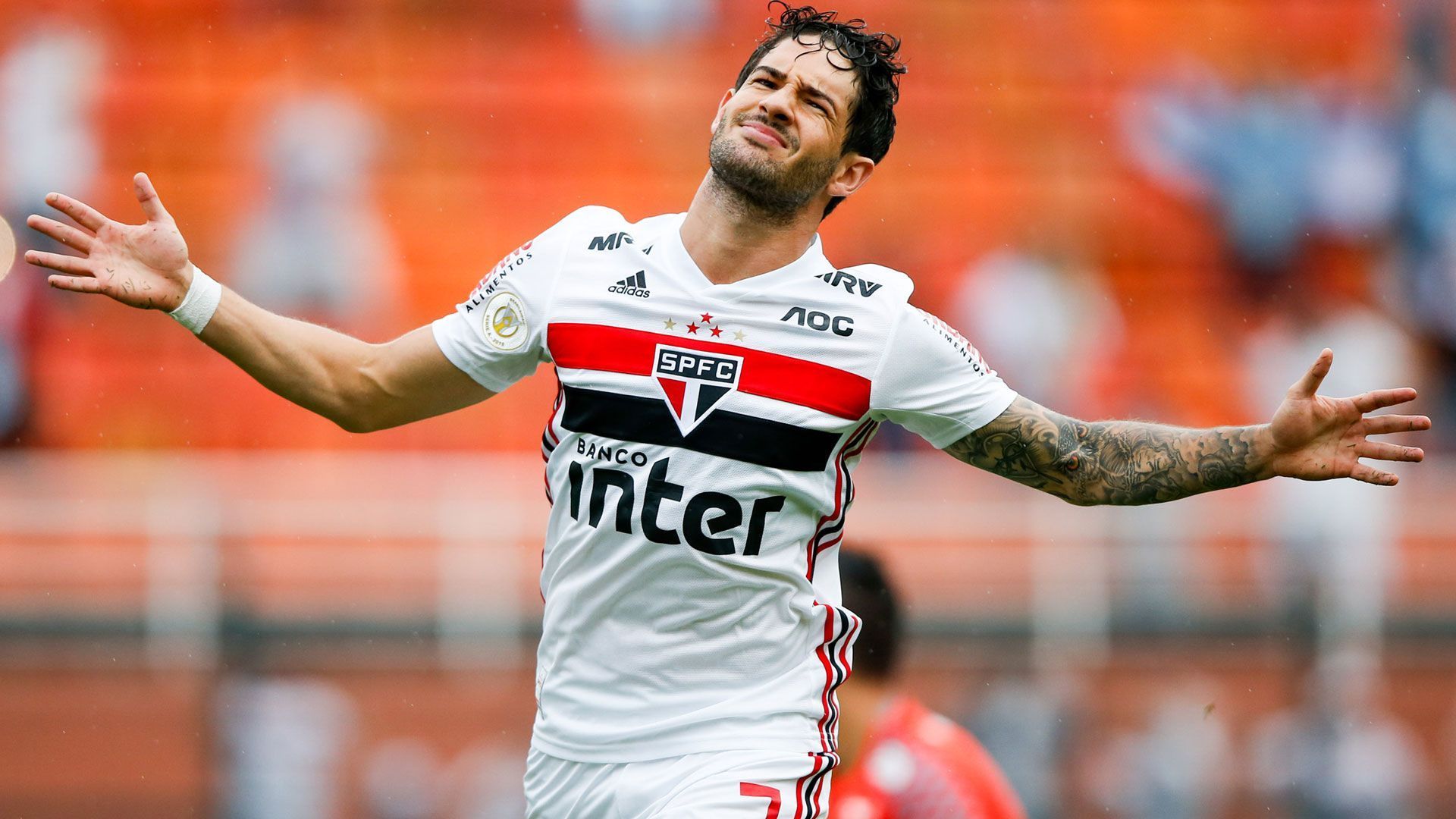 
                <strong>Alexandre Pato</strong><br>
                In seiner Heimat Brasilien als Jahrhunderttalent gefeiert, wechselte Alexandre Pato im Jahr 2007 als Teenager zum AC Mailand. Zunächst lief auch in Italien alles nach Plan für den Stürmer, er spielte und traf regelmäßig. Doch nach guten Anfangsjahren ging es aufgrund von Verletzungen nur noch bergab mit der Karriere. 2013 kehrte Pato schließlich nach Brasilien zurück. Nach weiteren Stationen in Europa und China ist der inzwischen 32-Jährige bei Orlando City SC in der MLS angekommen. 
              