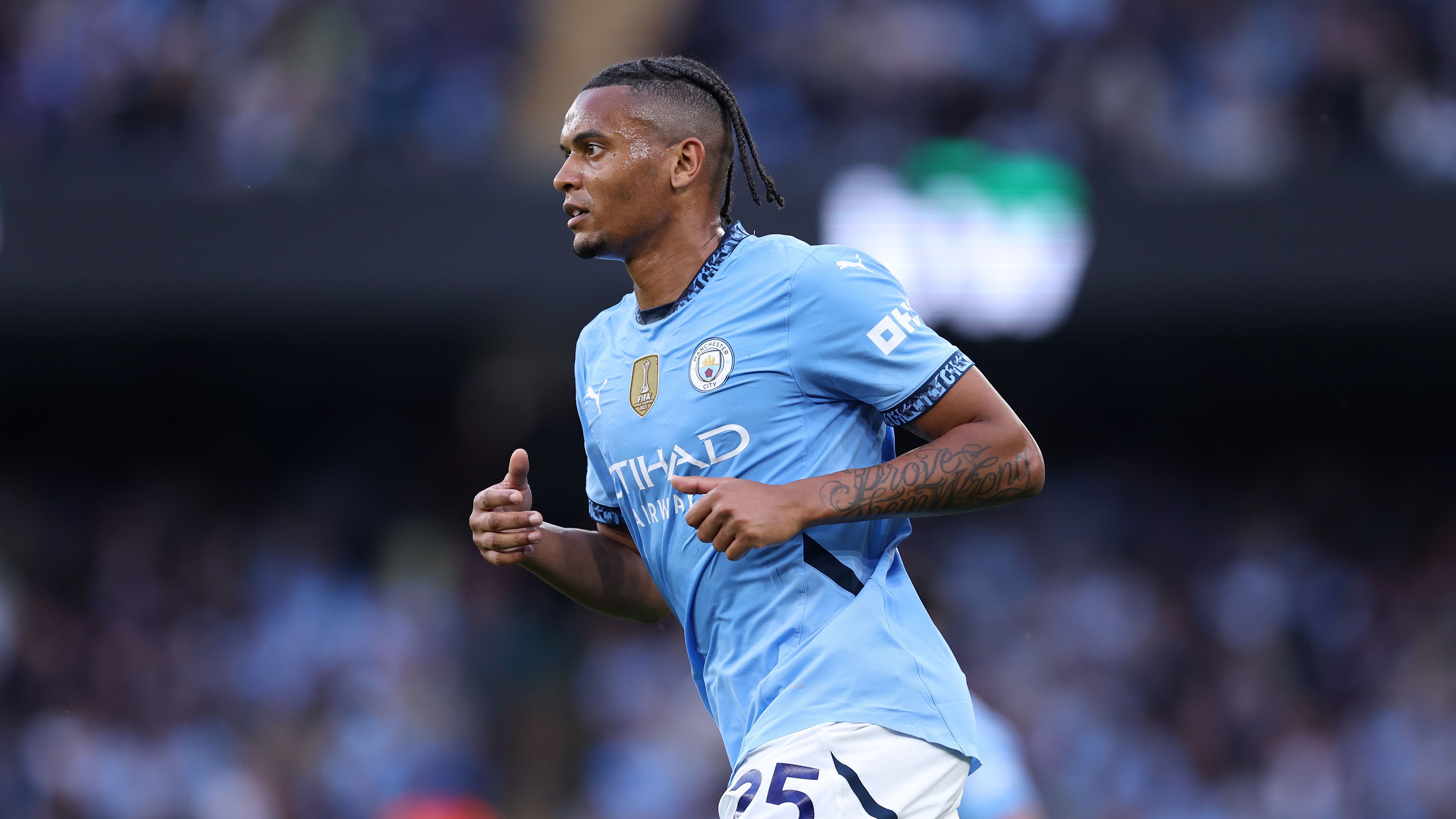 <em><strong>Manuel Akanji (Manchester City)</strong><br>Galatasaray Istanbul könnte vor der nächsten Top-Verpflichtung dieses Sommers stehen. Nachdem bereits Leroy Sane und Victor Osimhen&nbsp; geholt wurde, hat der türkische Meister nach Informationen des Transferexperten Fabrizio Romano auch bei Manchester City wegen Manuel Akanji angefragt.</em>
