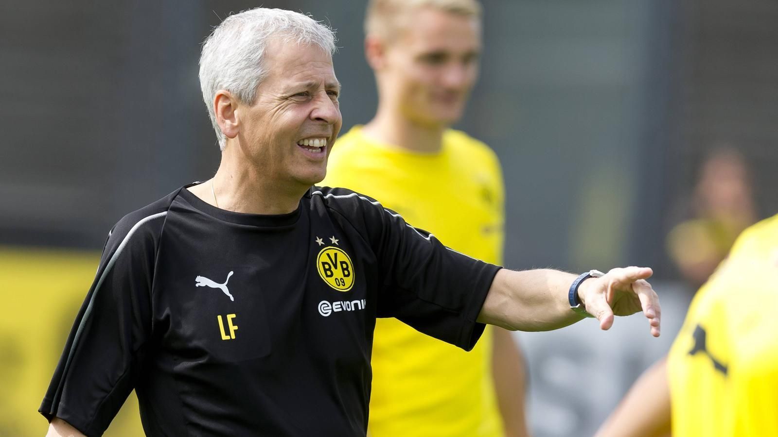 
                <strong>Borussia Dortmund</strong><br>
                Grüezi! Auch in Dortmund wird seit den 9. Juli wieder trainiert und zwar unter der Leitung des neuen Chefcoaches Lucien Favre aus der Schweiz.
              