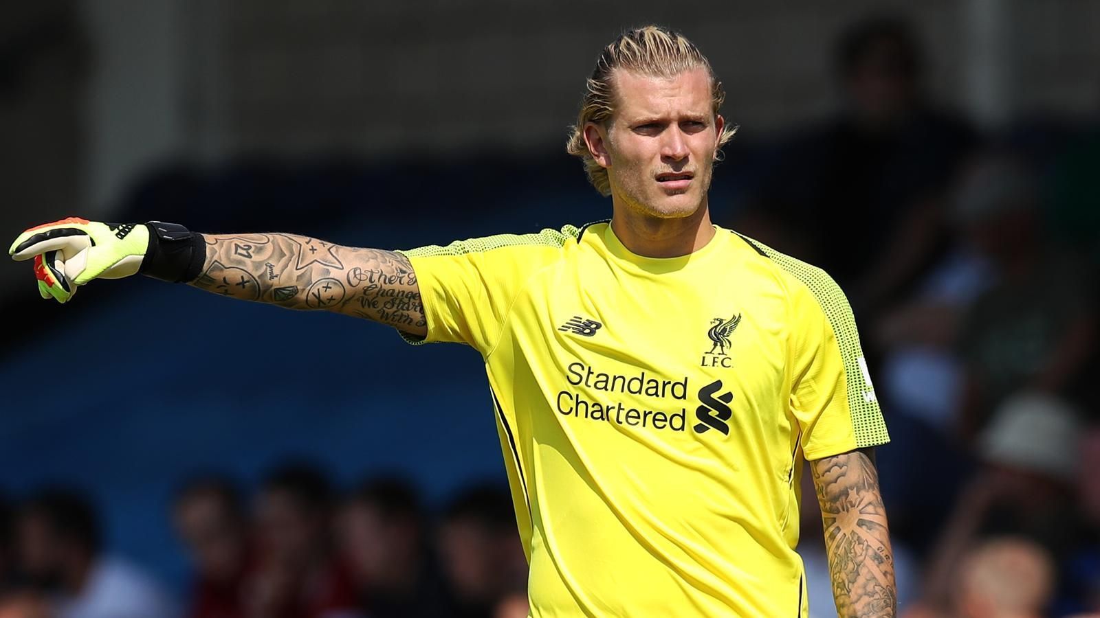 
                <strong>Loris Karius </strong><br>
                Nach der Rekord-Verpflichtung von Torhüter Alisson sind die Reds auf der Keeper-Position überbesetzt. Loris Karius, der nach seinem katastrophalen Auftritt im Champions-League-Finale ständiger Kritik ausgesetzt ist, sieht seine Zukunft bei den Reds selbst ungewiss: "Ich weiß es noch nicht, ich kann jetzt noch nicht sagen, was ich tun werde. Das Transferfenster ist noch einige Zeit geöffnet", sagte der 25-Jährige am Rande eines Spiels während der USA-Reise.
              