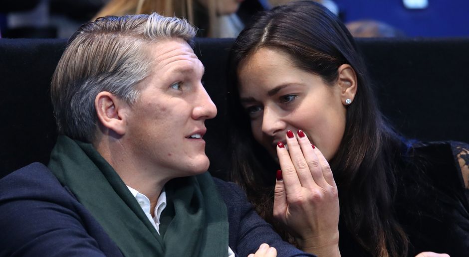 
                <strong>Ana Ivanovic_schwanger</strong><br>
                "Du Basti, ich bin schwanger!" Hat Ana Ivanovic das ihrem Ehemann bereits im November beim ATP-Finale in London ins Ohr geflüstert? Es wäre jedenfalls die perfekte Krönung nach einem traumhaften Jahr. Erst die märchenhafte Hochzeit in Venedig und nun Nachwuchs im Hause Ivanovic/Schweinsteiger ...
              