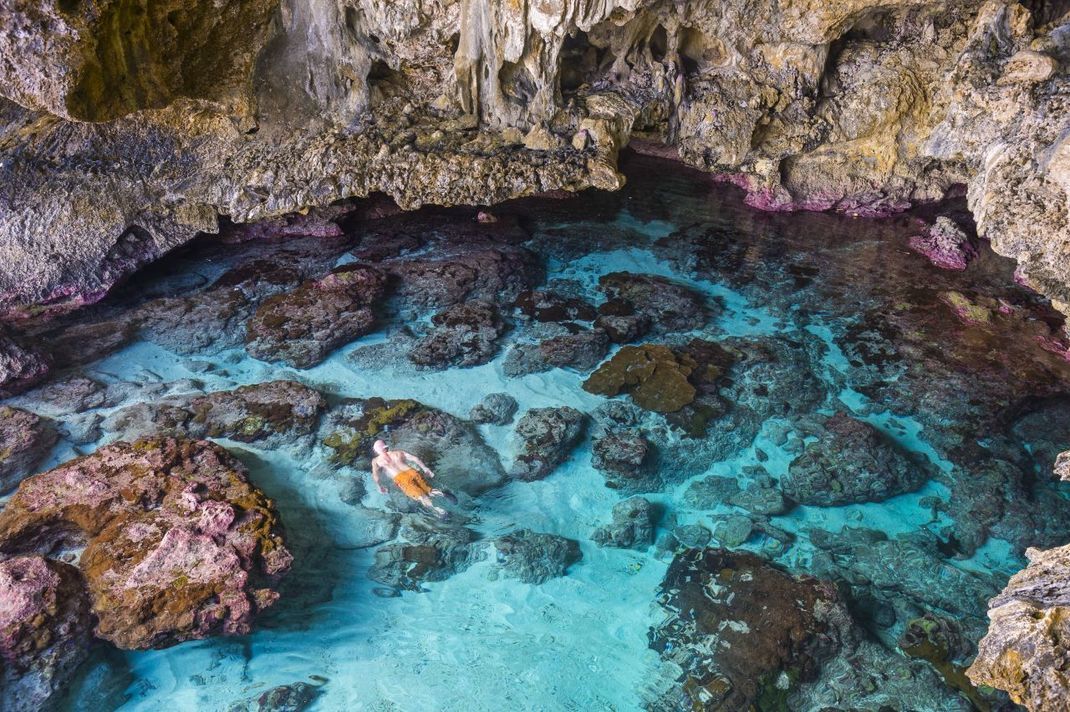 Auf seiner Webseite bewirbt sich Niue auch als Urlaubsziel mit einladenden Kulissen wie der Avaiki-Höhle nördlich von Alofi.