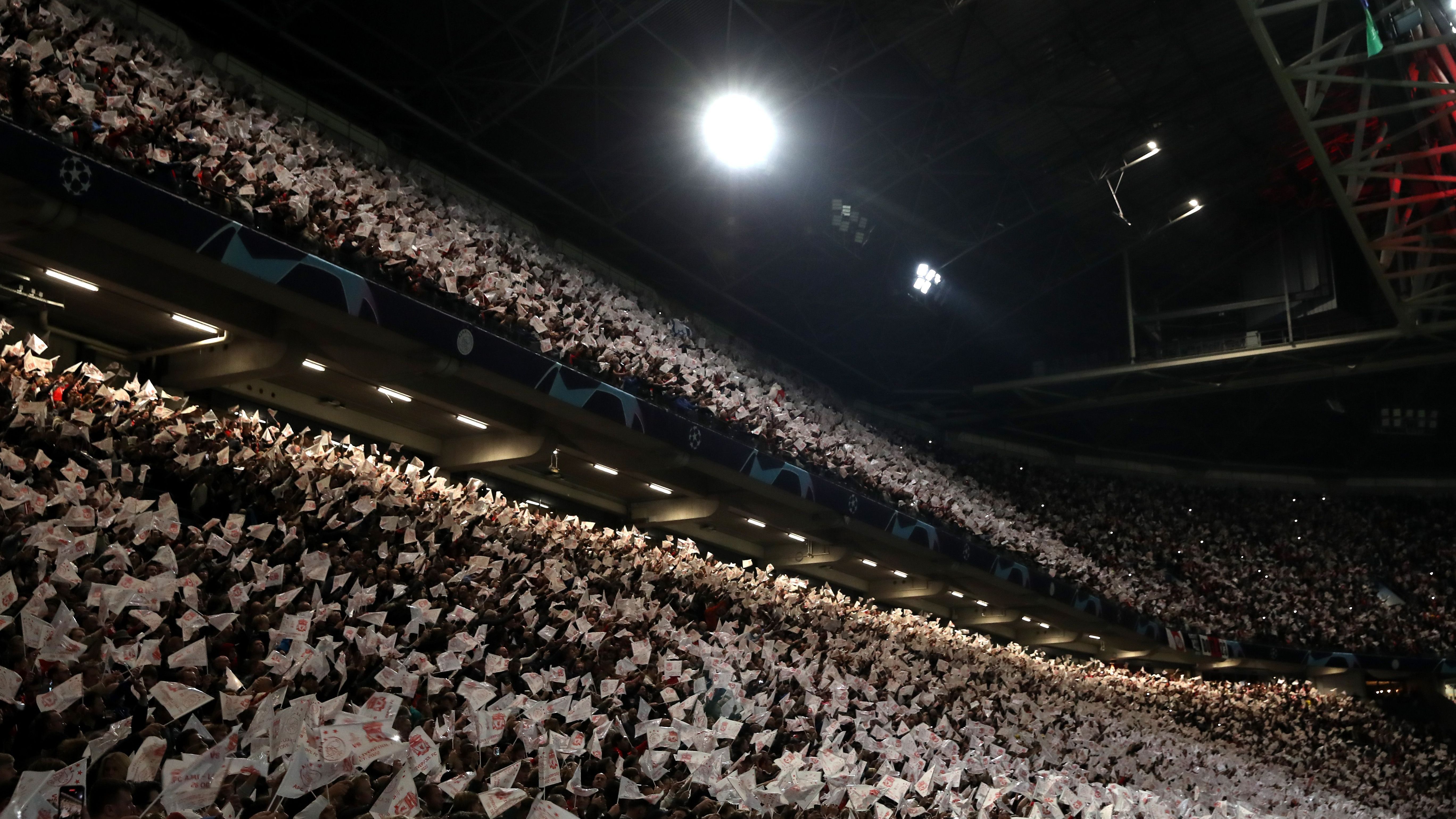 <strong>20. Platz: Ajax Amsterdam</strong><br>- Zuschauer-Einnahmen 2023: 45 Mio. Euro<br>- Veränderung gegenüber 2022: +14 Mio. Euro