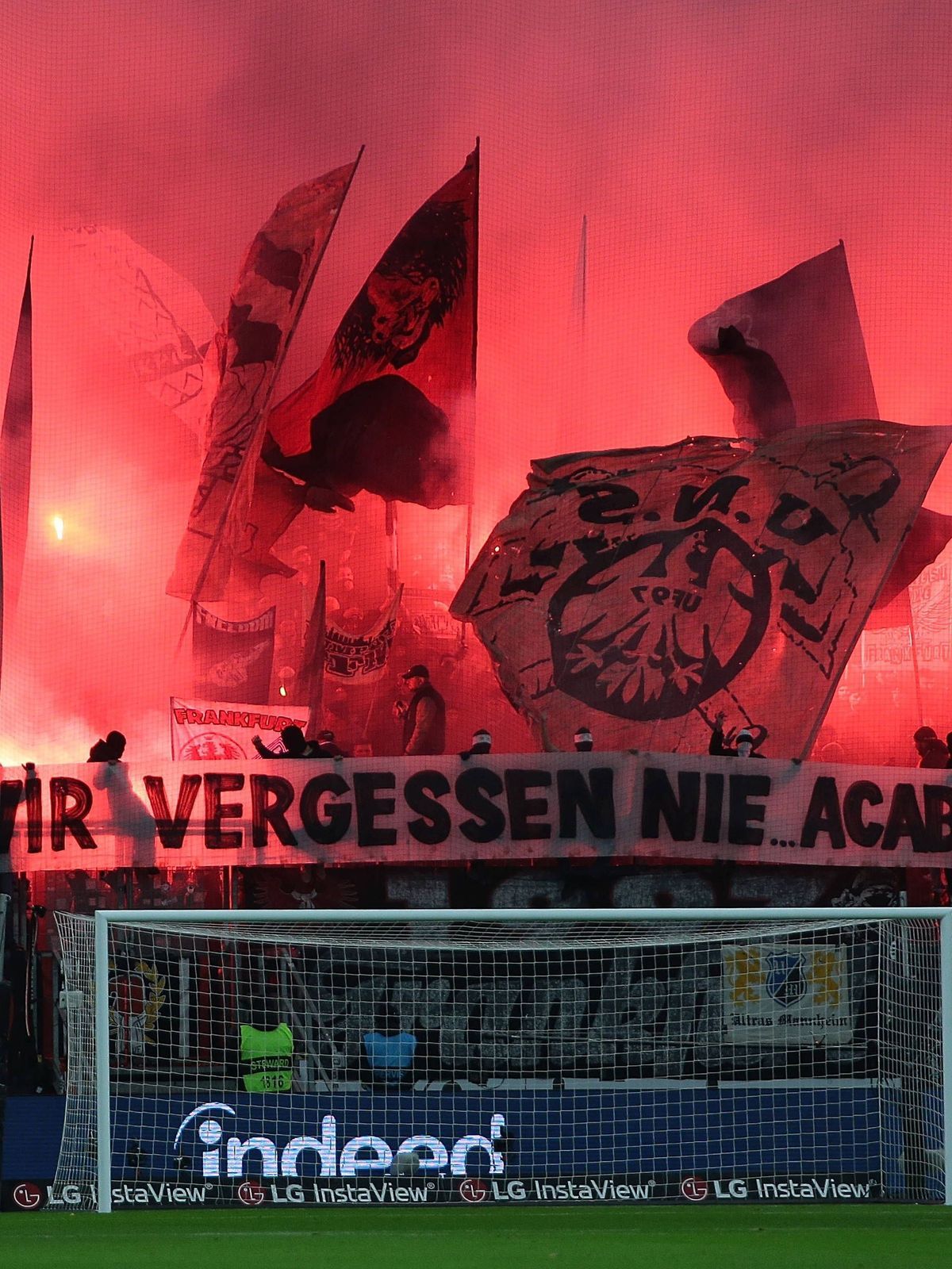 23.11.2024, xovx, Fußball Bundesliga, Eintracht Frankfurt - SV Werder Bremen Pyrotechnik bei den Frankfurter Fans (DFL DFB REGULATIONS PROHIBIT ANY USE OF PHOTOGRAPHS as IMAGE SEQUENCES and or QUAS...