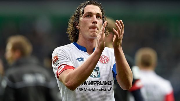 
                <strong>Julian Baumgartlinger (Zugang Bayer Leverkusen)</strong><br>
                Julian Baumgartlinger (Zugang Bayer Leverkusen): Der 28-Jährige wechselt von Mainz nach Leverkusen und erhält bei Bayer einen Vertrag bis 2020. 
              