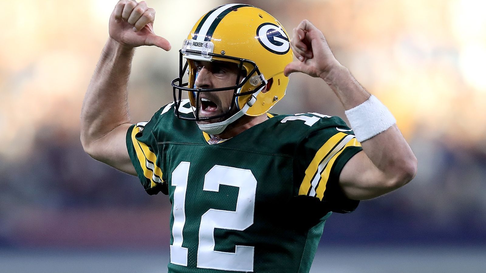 
                <strong>Verlierer: Aaron Rodgers  </strong><br>
                Drei Tage lang wurde Aaron Rodgers von den Green Bay Packers getrollt. Nicht einen einzigen Wide Receiver haben sie gedraftet – und das mit neun Picks in einem goldenen Receiver-Jahrgang, von dem allein 13 in den ersten beiden Runden gewählt wurden. Schlimmer noch: In der ersten Runde tradeten die Packers sich nach oben, um mit Jordan Love Rodgers' zukünftigen Erben zu ergattern. Selbst die drei O-Liner, die sie spät am dritten Tag gepickt haben, benötigen noch viel Feinschliff für die NFL-Reife. Gut möglich, dass erst Love in ein Paar Jahren wirklich von ihnen profitiert.
              