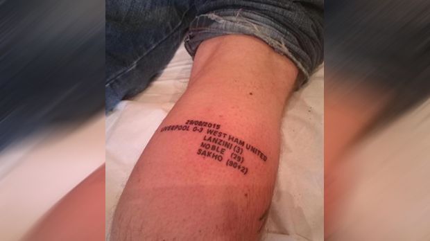 
                <strong>2. Fan-Tattoo</strong><br>
                2. Fan-Tattoo: Der 3:0-Auswärtssieg gegen Liverpool nimmt ein Fan der "Hammers" zum Anlass, sich die Torschützen und Ergebnis zu tätowieren. Die Erfolge gegen ManCity, Liverpool und Arsenal gibt es auch auf fremden Platz. Zu Hause hingegen gelingt nur ein Sieg (gegen Newcastle).
              