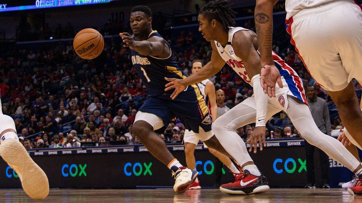 NBA, Basketball Herren, USA Detroit Pistons at New Orleans Pelicans Dec 7, 2022; New Orleans, Louisiana, USA; New Orleans Pelicans forward Zion Williamson (1) recovers a loose ball from Detroit Pis...