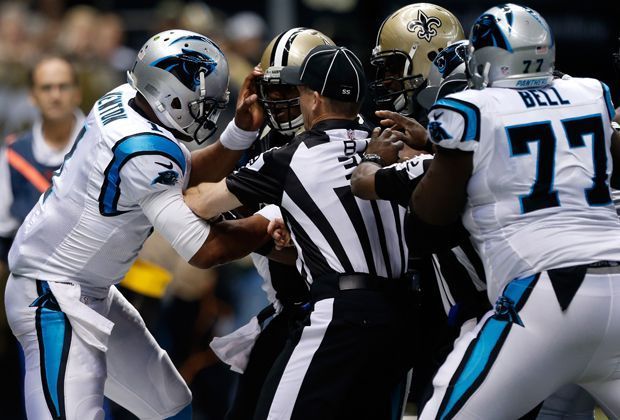 
                <strong>New Orleans Saints - Carolina Panthers 10:41</strong><br>
                Und schon kommen die Mitspieler hinzu. Wer den Quarterback anlagt, hat Haue verdient. So ist das in der NFL. Newton sagt hinterher zu der Szene: "Es war wohl ein bisschen viel Testosteron zu dem Zeitpunkt auf dem Feld." So kann man es auch nennen.
              